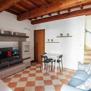 Casa Benzoni , Mantova Italia